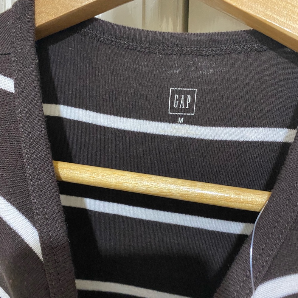 GAP MEDIUM TOP - Picture 3 of 4